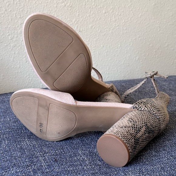 SNAKE PRINT HEELS. CLOSED TOE, ANKLE STRAP LAUREN CONRAD HYDRANGEA SHOES. GUC - Picture 12 of 16